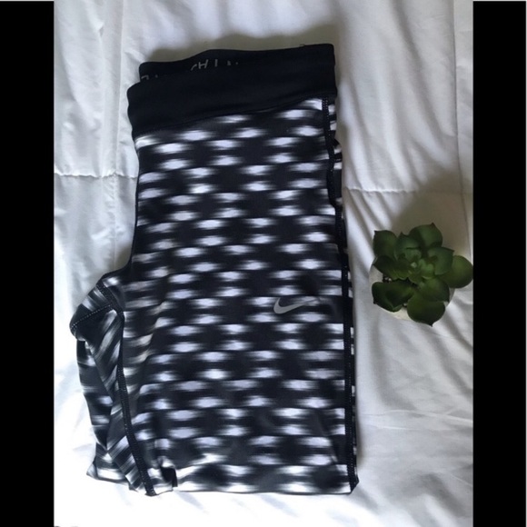 Nike capris - Picture 1 of 6